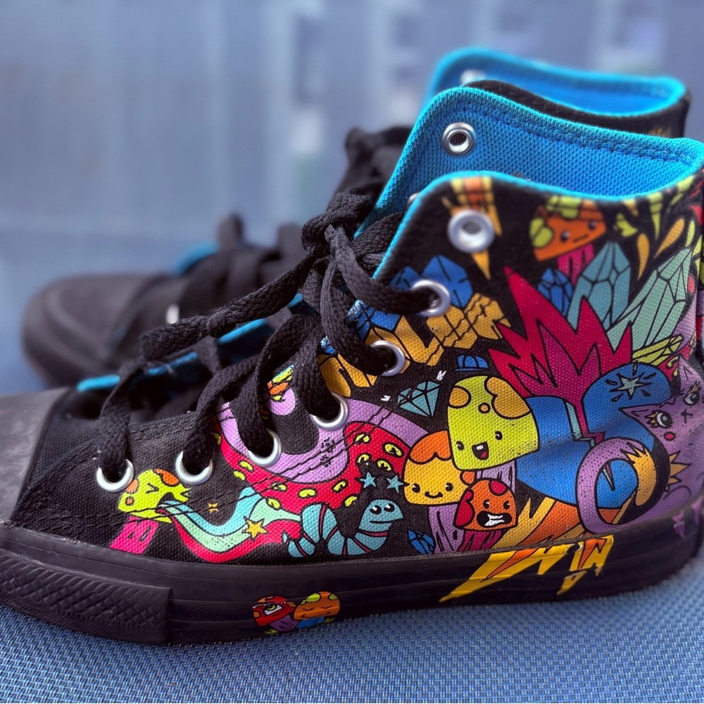 Converse Chuck Taylor All Star Black Graffiti Notebook Hi Top Youth Size 2